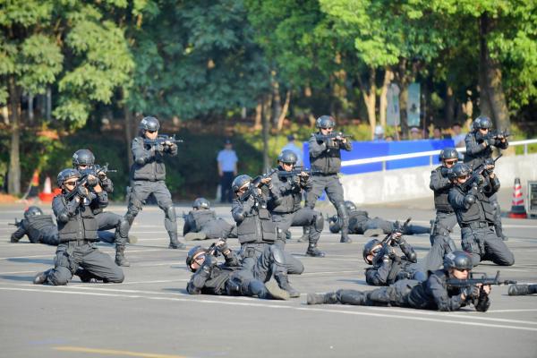 湘潭市“喜迎二十大 忠誠保平安”實兵演練暨誓師大會舉行(圖3) 湘潭市“喜迎二十大 忠誠保平安”實兵演練暨誓師大會舉行(圖3)