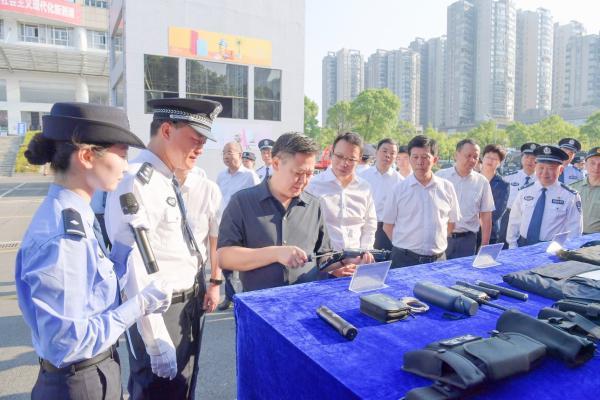 湘潭市“喜迎二十大 忠誠保平安”實兵演練暨誓師大會舉行(圖5) 湘潭市“喜迎二十大 忠誠保平安”實兵演練暨誓師大會舉行(圖5)