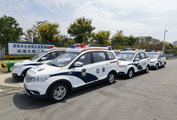 安徽鳳臺(tái)縣電動(dòng)巡邏車上崗執(zhí)勤(圖2) 安徽鳳臺(tái)縣電動(dòng)巡邏車上崗執(zhí)勤(圖2)