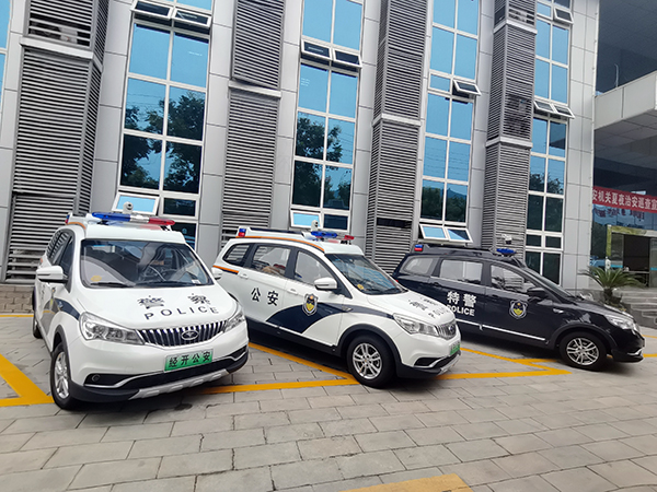 四川廣元市電動(dòng)巡邏車(chē)上崗執(zhí)勤(圖1) 四川廣元市電動(dòng)巡邏車(chē)上崗執(zhí)勤(圖1)