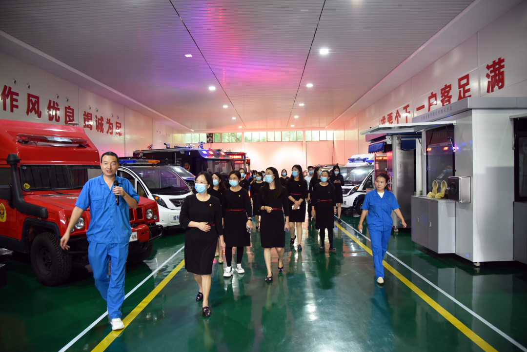 鄭州經(jīng)開區(qū)列子小學老師走進森源鴻馬參觀黨建工作(圖5)