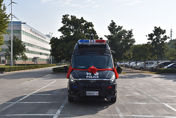 護(hù)航二十大 科技保平安||安徽界首市采購(gòu)防暴運(yùn)兵車(圖1) 護(hù)航二十大 科技保平安||安徽界首市采購(gòu)防暴運(yùn)兵車(圖1)