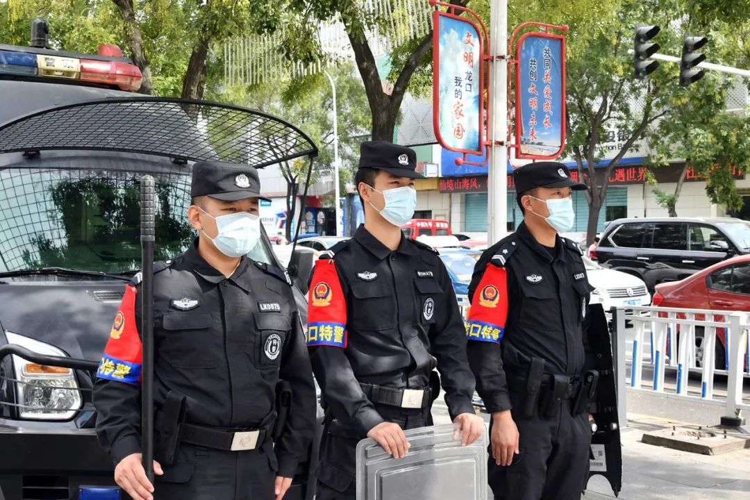 強化管控 龍口公安深入開展社會面大巡防(圖1) 強化管控 龍口公安深入開展社會面大巡防(圖1)