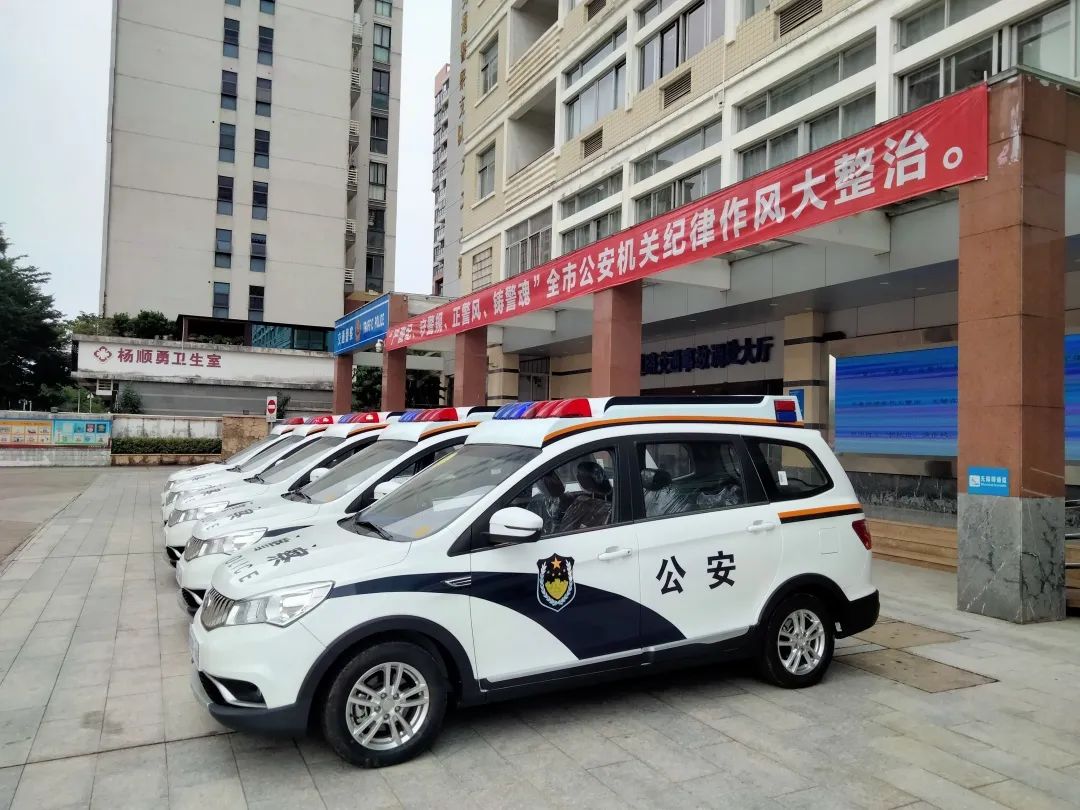 福建漳州電動巡邏車上崗(圖3) 福建漳州電動巡邏車上崗(圖3)