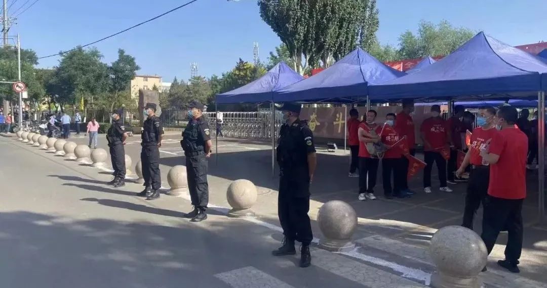 杭錦后旗公安局構(gòu)建巡邏防控“四大體系”為平安杭后建設(shè)筑牢“堅(jiān)固屏障”(圖4) 杭錦后旗公安局構(gòu)建巡邏防控“四大體系”為平安杭后建設(shè)筑牢“堅(jiān)固屏障”(圖4)