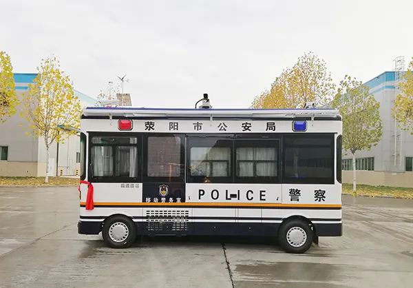 河南滎陽(yáng):6臺(tái)智慧警務(wù)便民服務(wù)工作站正式“入警”(圖3) 河南滎陽(yáng):6臺(tái)智慧警務(wù)便民服務(wù)工作站正式“入警”(圖3)