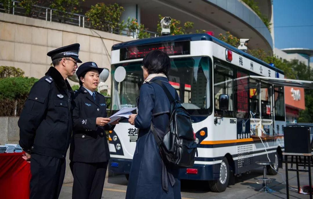 移動(dòng)警務(wù)室智慧引路賦能 增強(qiáng)基層實(shí)效。(圖6)