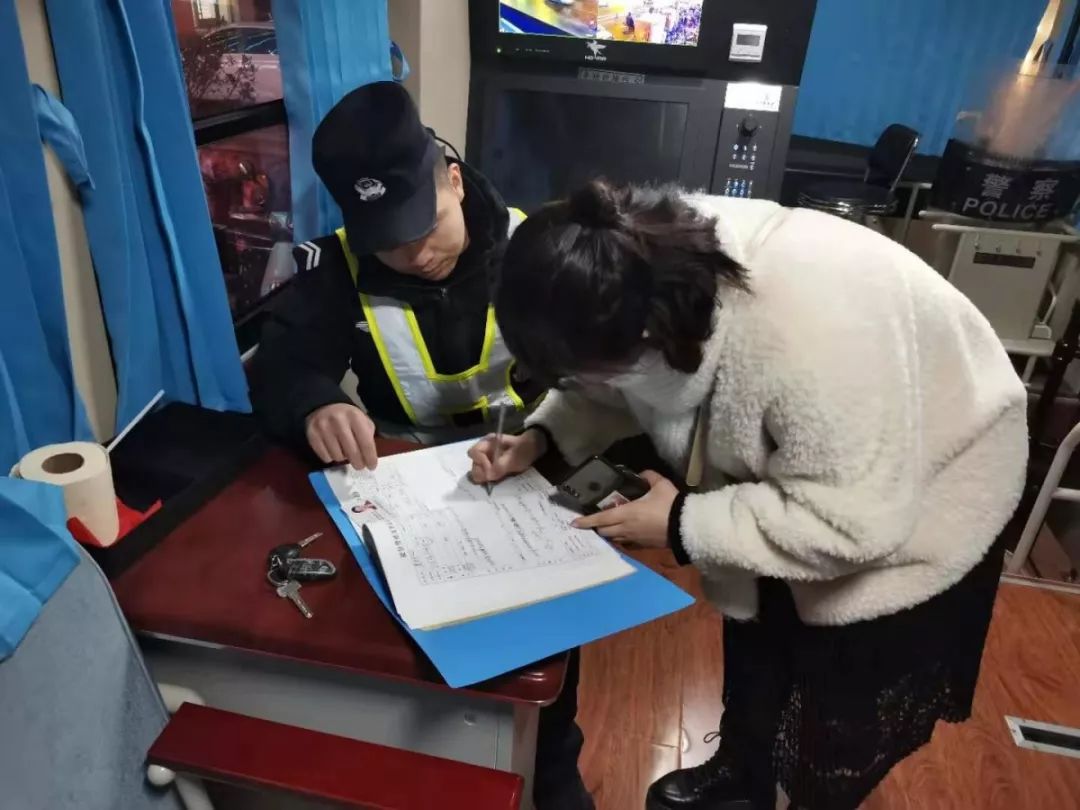 移動警務(wù)室守護在您身邊的安全衛(wèi)(圖5) 移動警務(wù)室守護在您身邊的安全衛(wèi)(圖5)