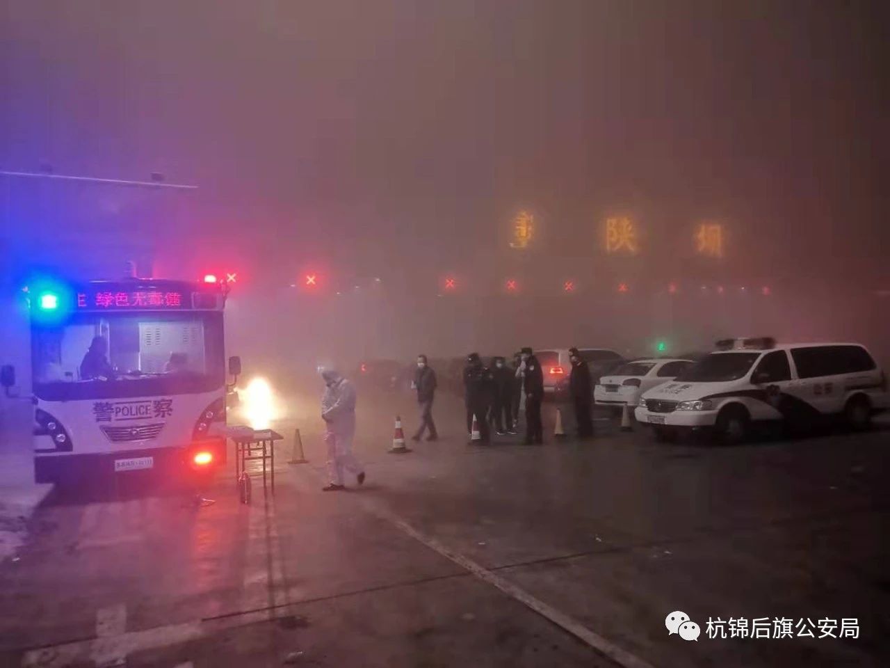 移動警務(wù)室助力民警開啟交通安全崗(圖4) 移動警務(wù)室助力民警開啟交通安全崗(圖4)