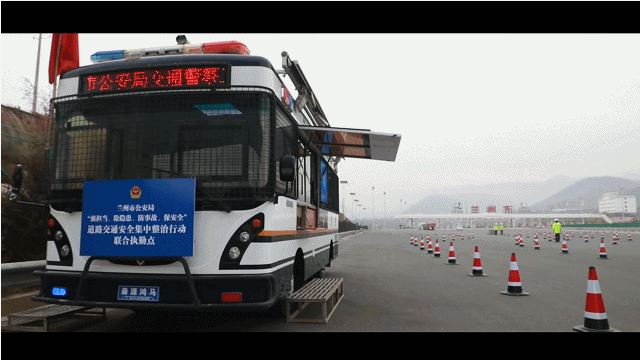 移動警務(wù)室助力民警開啟交通安全崗(圖6) 移動警務(wù)室助力民警開啟交通安全崗(圖6)