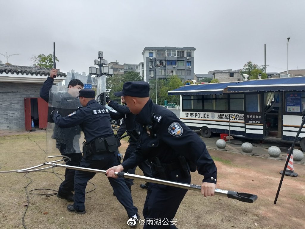 雨湖公安||冬季練兵正當(dāng)時(shí)(圖1) 雨湖公安||冬季練兵正當(dāng)時(shí)(圖1)