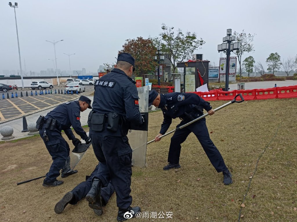 雨湖公安||冬季練兵正當(dāng)時(shí)(圖2) 雨湖公安||冬季練兵正當(dāng)時(shí)(圖2)