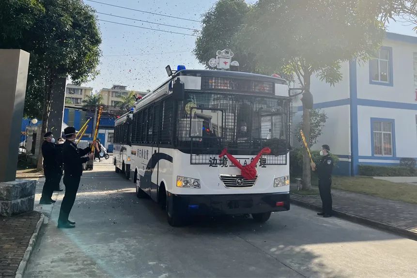 再添“新力量”！崇左邊境管理支隊舉行警用裝備配發(fā)儀式(圖5)
