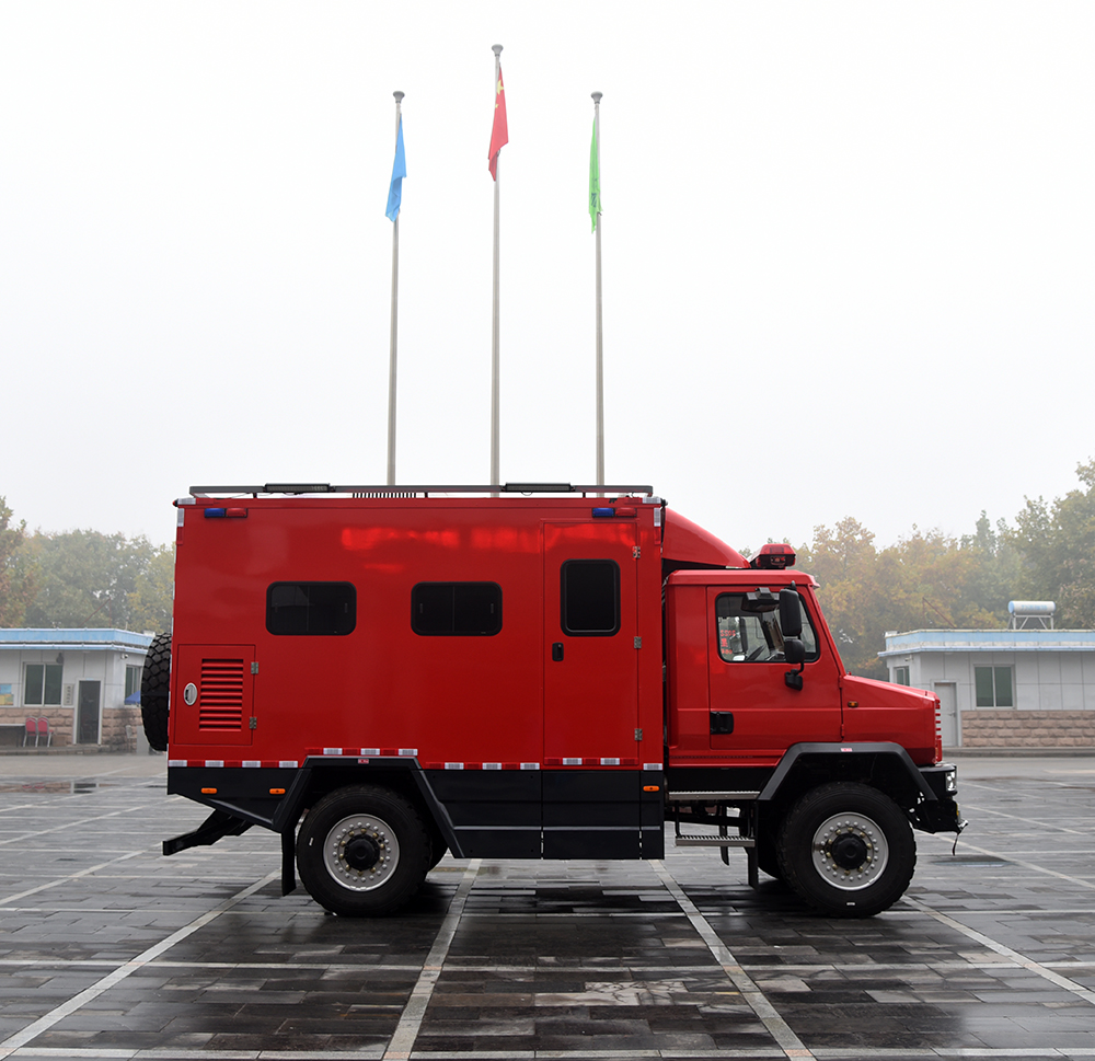 全地形森林消防車 涉水深度1.5米(圖5) 全地形森林消防車 涉水深度1.5米(圖5)