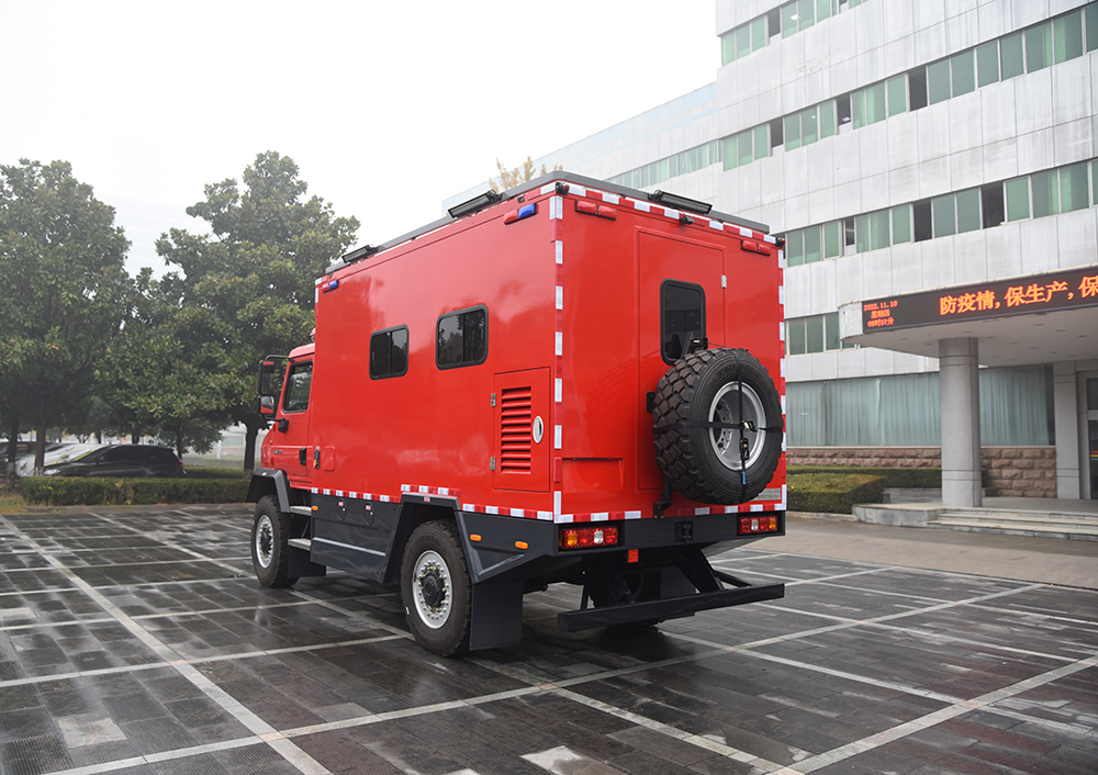 全地形森林消防車 涉水深度1.5米(圖6) 全地形森林消防車 涉水深度1.5米(圖6)
