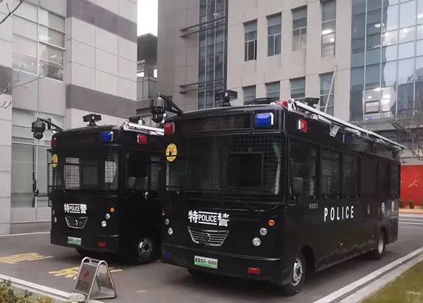 江蘇南通市智慧警務(wù)便民工作站正式到崗執(zhí)勤(圖1) 江蘇南通市智慧警務(wù)便民工作站正式到崗執(zhí)勤(圖1)