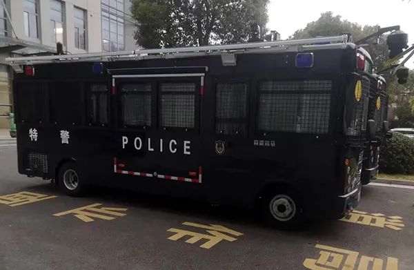 江蘇南通市智慧警務(wù)便民工作站正式到崗執(zhí)勤(圖2) 江蘇南通市智慧警務(wù)便民工作站正式到崗執(zhí)勤(圖2)
