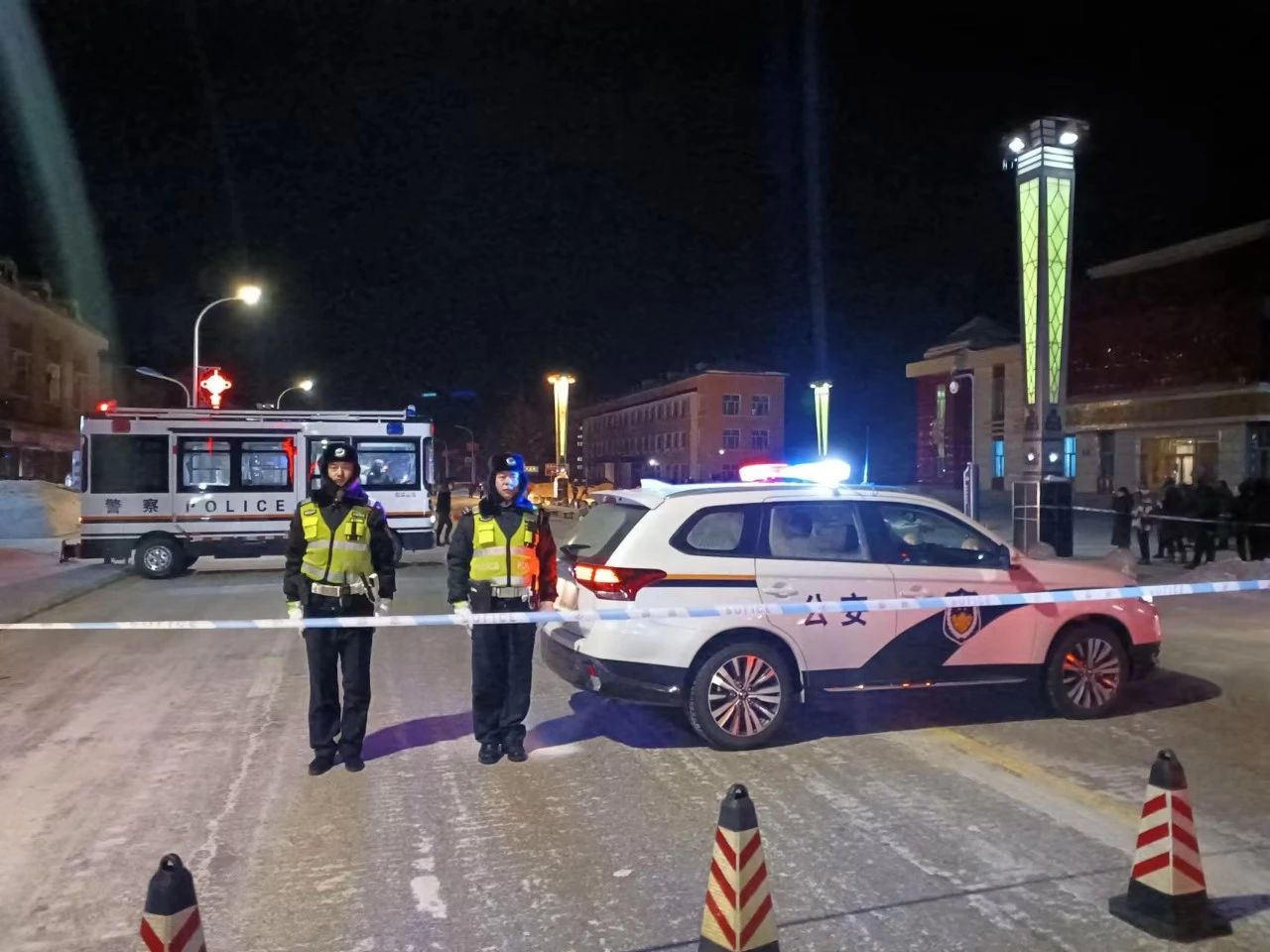 森源鴻馬移動(dòng)警務(wù)室助力圖強(qiáng)交警圓滿(mǎn)完成2023年焰火燃放活動(dòng)交通安保任務(wù)(圖1) 森源鴻馬移動(dòng)警務(wù)室助力圖強(qiáng)交警圓滿(mǎn)完成2023年焰火燃放活動(dòng)交通安保任務(wù)(圖1)