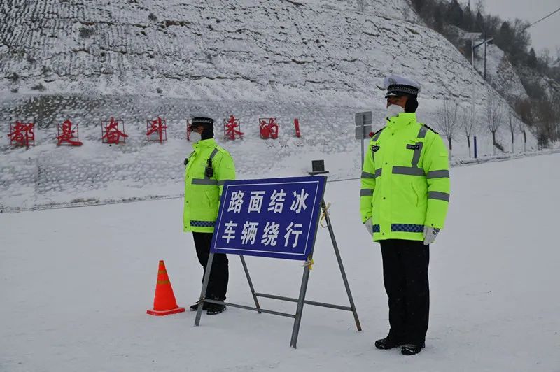 森源鴻馬移動(dòng)警務(wù)室助力交通安全(圖1) 森源鴻馬移動(dòng)警務(wù)室助力交通安全(圖1)