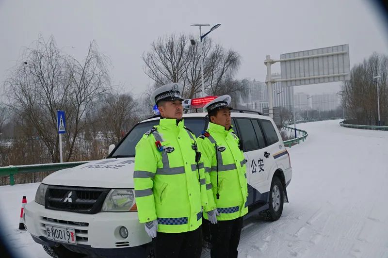 森源鴻馬移動(dòng)警務(wù)室助力交通安全(圖3) 森源鴻馬移動(dòng)警務(wù)室助力交通安全(圖3)
