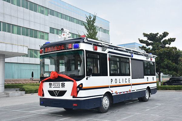 森源鴻馬智慧警務(wù)便民工作站助力大數(shù)據(jù)深入推進(jìn)“放管服”(圖1) 森源鴻馬智慧警務(wù)便民工作站助力大數(shù)據(jù)深入推進(jìn)“放管服”(圖1)