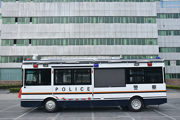森源鴻馬智慧警務(wù)便民工作站助力大數(shù)據(jù)深入推進(jìn)“放管服”(圖2) 森源鴻馬智慧警務(wù)便民工作站助力大數(shù)據(jù)深入推進(jìn)“放管服”(圖2)