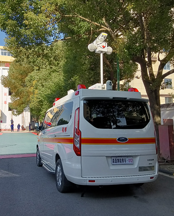 安徽臨泉喜迎新裝備—森源鴻馬消防勘察車(圖3) 安徽臨泉喜迎新裝備—森源鴻馬消防勘察車(圖3)