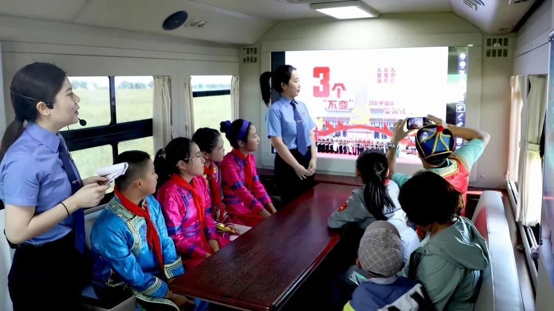 流動(dòng)檢察室助力通遼市檢察院法制宣傳(圖2) 流動(dòng)檢察室助力通遼市檢察院法制宣傳(圖2)