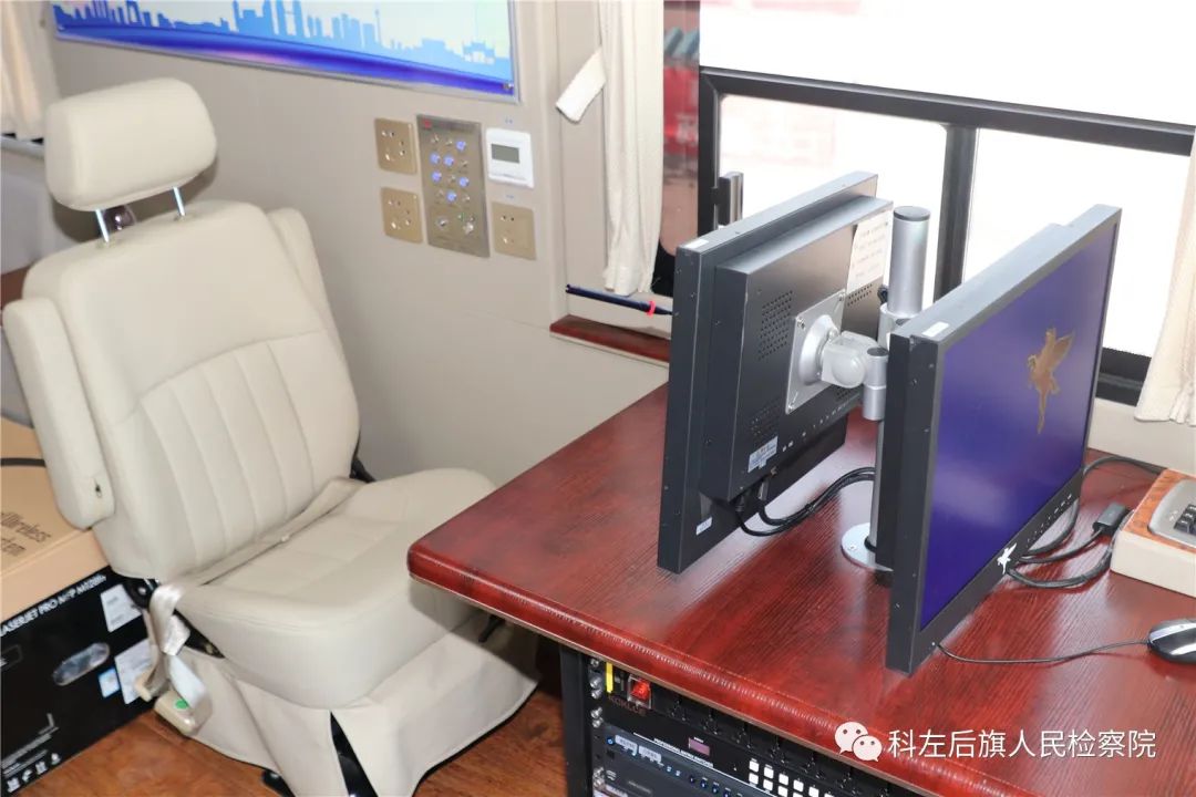 通遼檢察機(jī)關(guān)開(kāi)通檢察直通車打通服務(wù)群眾最后一公里(圖8) 通遼檢察機(jī)關(guān)開(kāi)通檢察直通車打通服務(wù)群眾最后一公里(圖8)