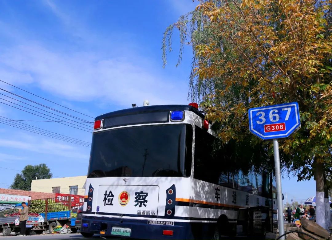 檢察為民又添新助手——檢察直通車將法治服務送到村民家門口(圖1) 檢察為民又添新助手——檢察直通車將法治服務送到村民家門口(圖1)