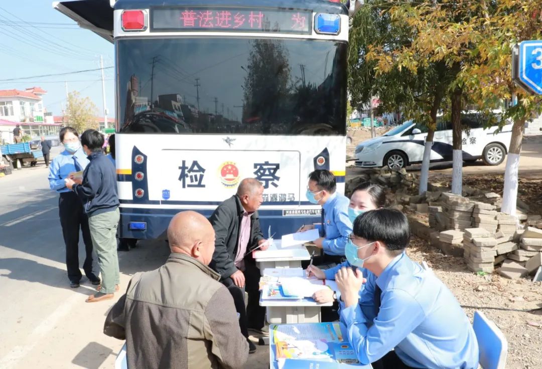 檢察為民又添新助手——檢察直通車將法治服務送到村民家門口(圖2) 檢察為民又添新助手——檢察直通車將法治服務送到村民家門口(圖2)
