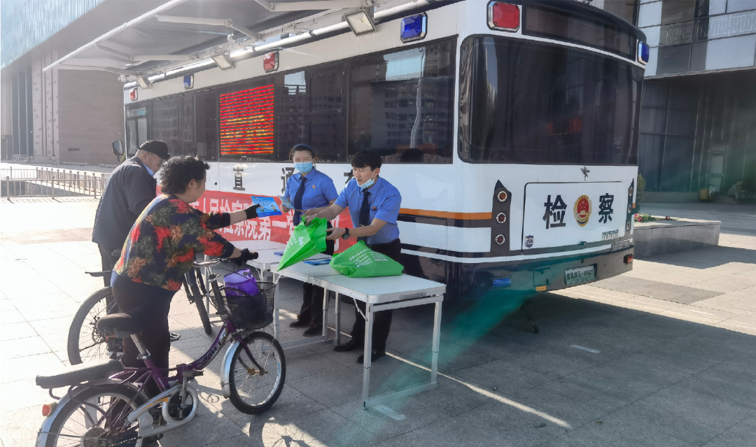 森源鴻馬檢察直通車助力“法律護航 守護成長”活動(圖2) 森源鴻馬檢察直通車助力“法律護航 守護成長”活動(圖2)