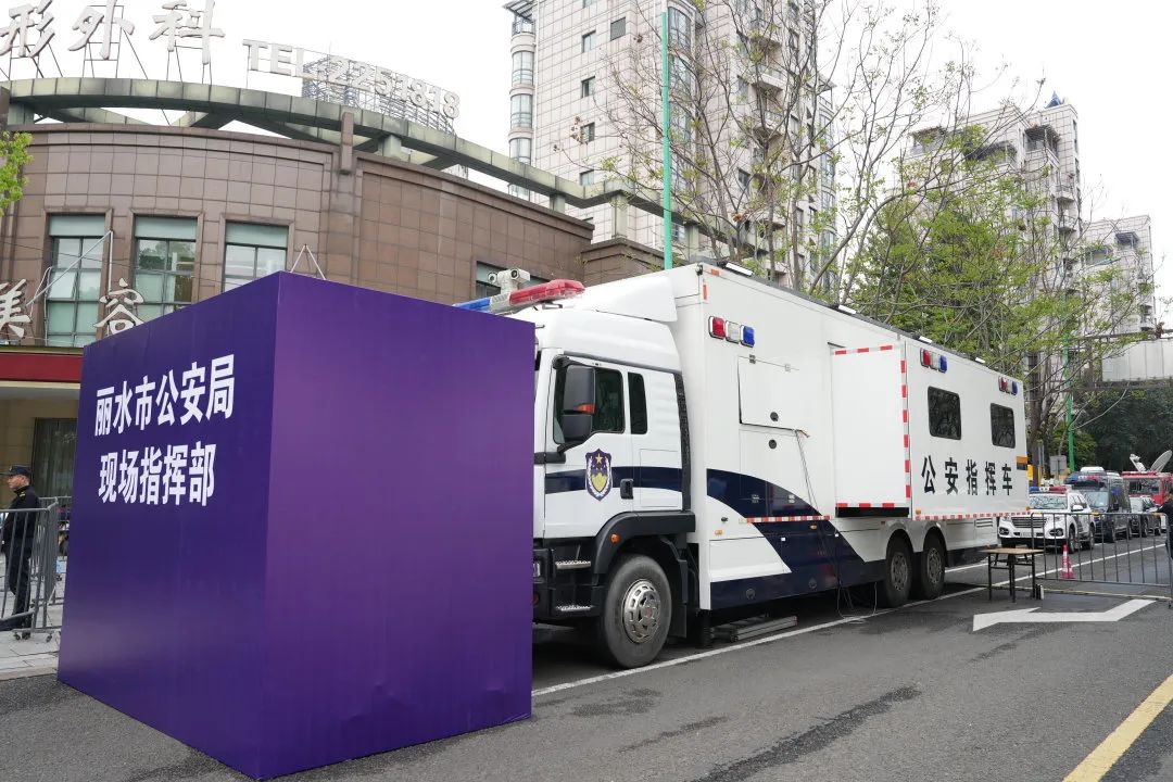 森源鴻馬公安指揮車護(hù)航2023麗水馬拉松(圖3) 森源鴻馬公安指揮車護(hù)航2023麗水馬拉松(圖3)