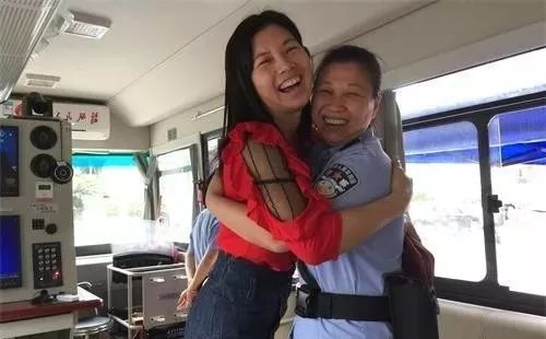 森源鴻馬移動警務(wù)車巡防民警真誠為民的暖心小事(圖4) 森源鴻馬移動警務(wù)車巡防民警真誠為民的暖心小事(圖4)