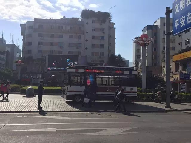 森源鴻馬移動警務(wù)室助力出行安全(圖2) 森源鴻馬移動警務(wù)室助力出行安全(圖2)