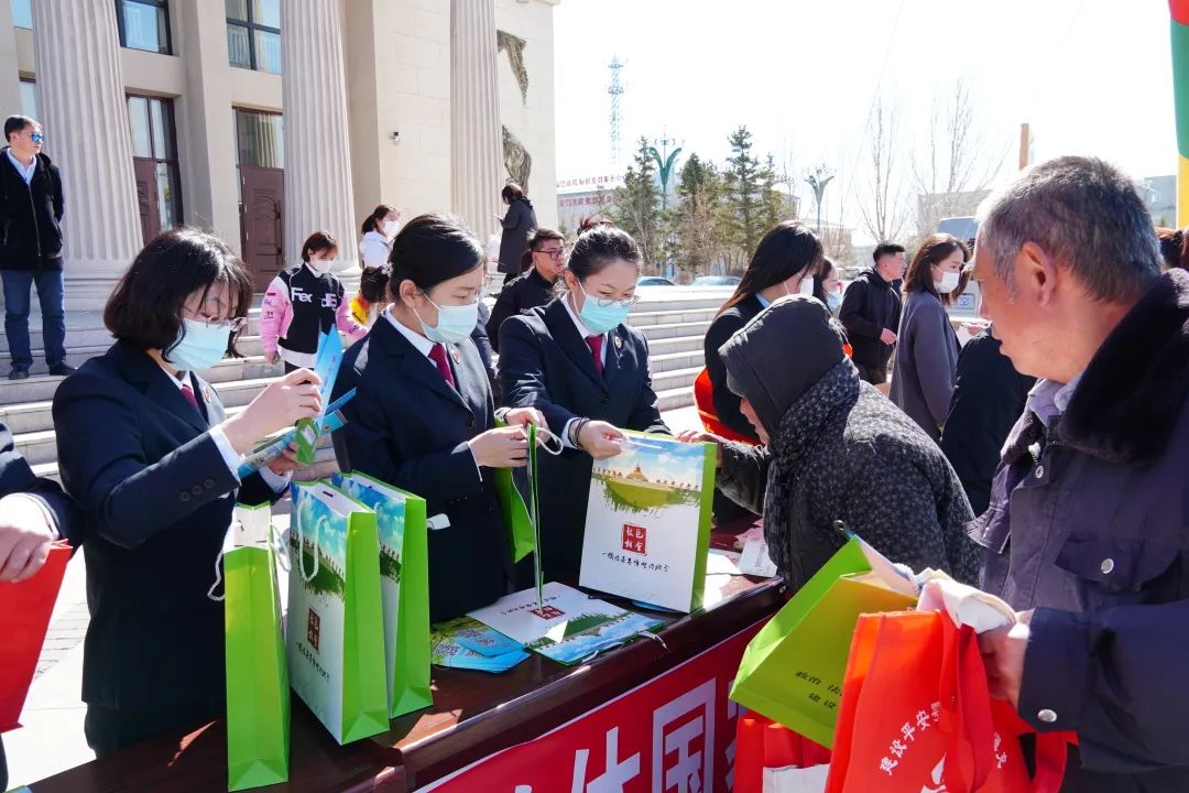 森源鴻馬檢察指揮車助力鄂溫克旗檢察院開展“4·15全民國(guó)家安全教育日”(圖3) 森源鴻馬檢察指揮車助力鄂溫克旗檢察院開展“4·15全民國(guó)家安全教育日”(圖3)