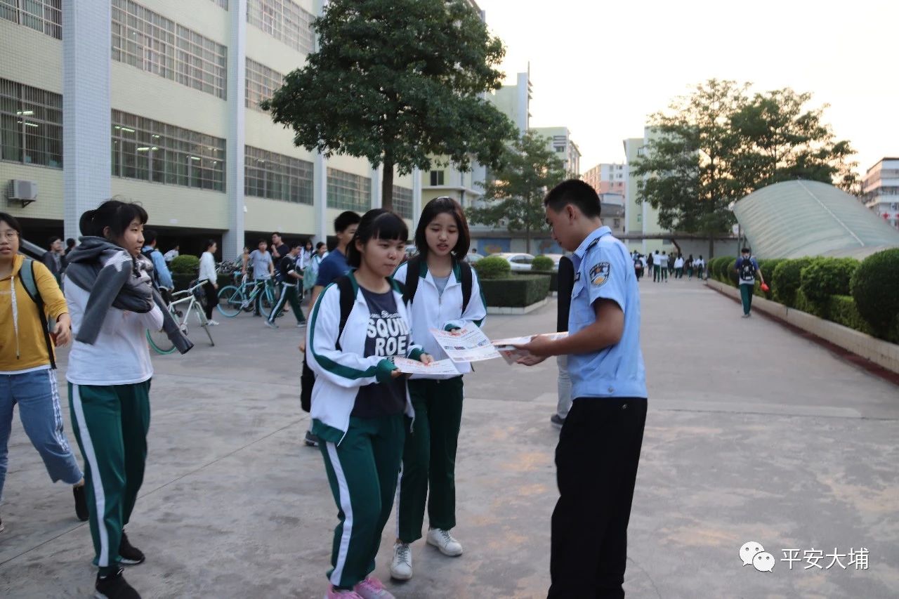 大埔公安開展移動(dòng)警務(wù)車進(jìn)校園活動(dòng)(圖3) 大埔公安開展移動(dòng)警務(wù)車進(jìn)校園活動(dòng)(圖3)