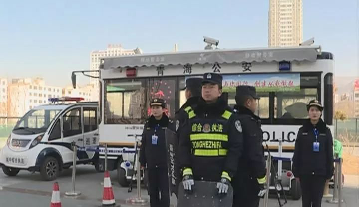 移動警務室24小時聯(lián)勤讓平安“在線”(圖2) 移動警務室24小時聯(lián)勤讓平安“在線”(圖2)
