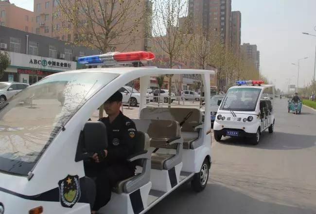 森源鴻馬電動巡邏車為群眾生活保駕護(hù)航(圖1) 森源鴻馬電動巡邏車為群眾生活保駕護(hù)航(圖1)