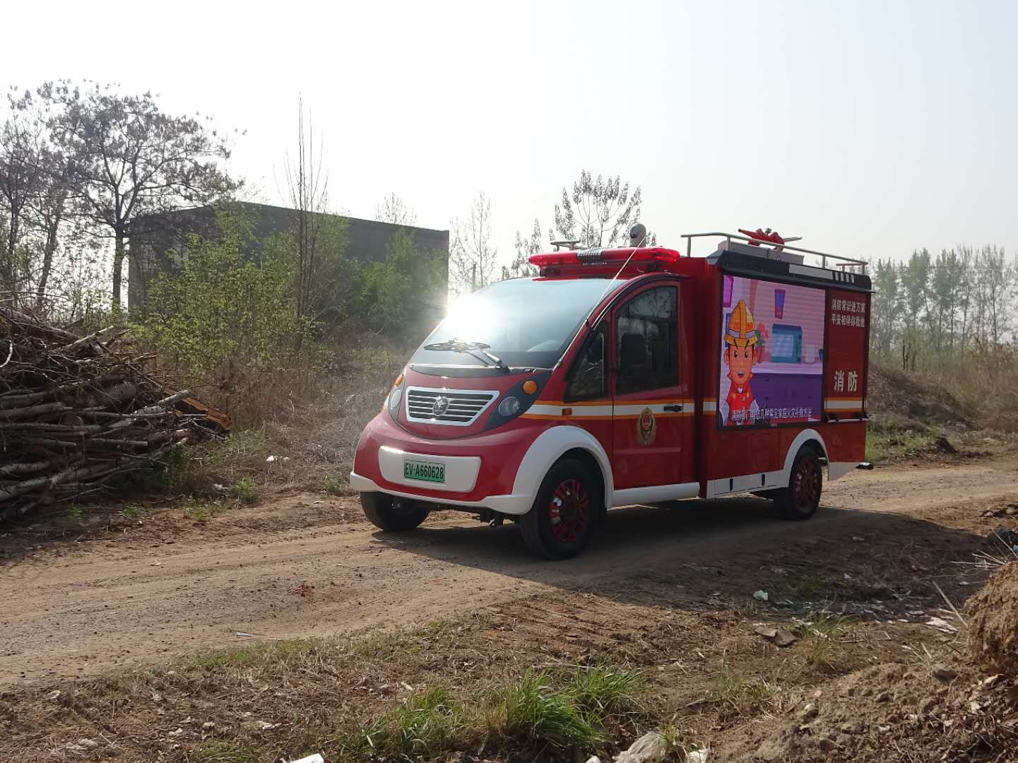 萌萌的鄭州“迷你”消防車，防火宣傳巡查時把大人孩子都吸引住了(圖1)