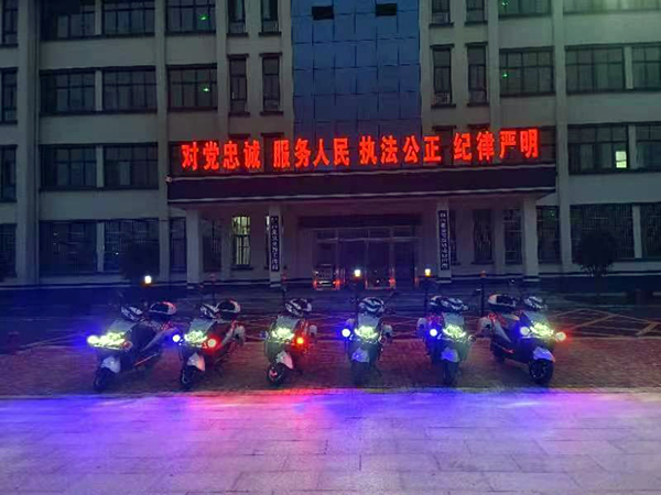 森源鴻馬藍(lán)精靈電動兩輪巡邏車駛向駐馬店治安一線(圖1) 森源鴻馬藍(lán)精靈電動兩輪巡邏車駛向駐馬店治安一線(圖1)