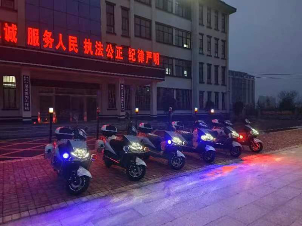 森源鴻馬藍(lán)精靈電動兩輪巡邏車駛向駐馬店治安一線(圖2) 森源鴻馬藍(lán)精靈電動兩輪巡邏車駛向駐馬店治安一線(圖2)