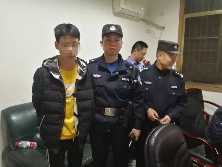 ＂婁底快警＂有多快？他來不及跑就被抓現行(圖2)