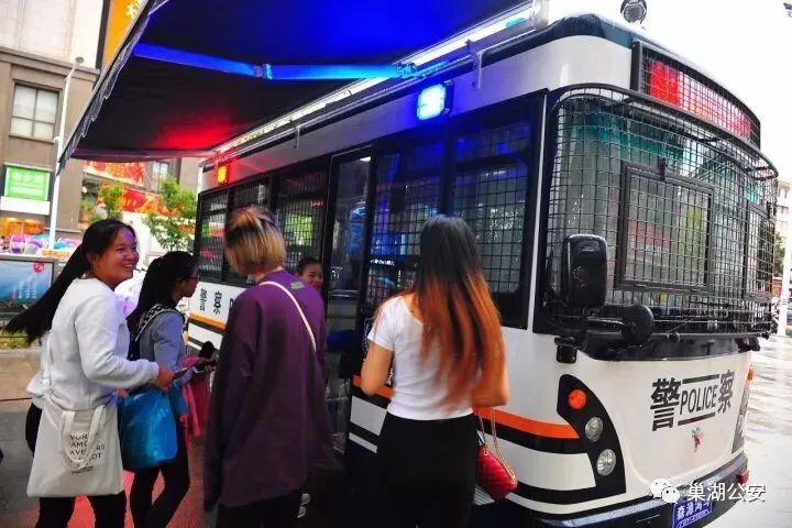 巢湖兩臺(tái)“長(zhǎng)了腳”的警務(wù)室 它是干啥的？!(圖1)