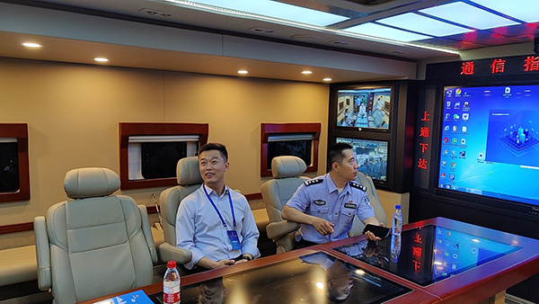 科技強(qiáng)警||森源鴻馬應(yīng)急通信指揮車亮相天津公安科技創(chuàng)新成果展(圖4) 科技強(qiáng)警||森源鴻馬應(yīng)急通信指揮車亮相天津公安科技創(chuàng)新成果展(圖4)