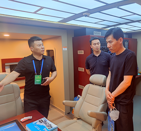 科技強(qiáng)警||森源鴻馬應(yīng)急通信指揮車亮相天津公安科技創(chuàng)新成果展(圖5) 科技強(qiáng)警||森源鴻馬應(yīng)急通信指揮車亮相天津公安科技創(chuàng)新成果展(圖5)