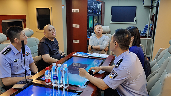 科技強(qiáng)警||森源鴻馬應(yīng)急通信指揮車亮相天津公安科技創(chuàng)新成果展(圖6) 科技強(qiáng)警||森源鴻馬應(yīng)急通信指揮車亮相天津公安科技創(chuàng)新成果展(圖6)