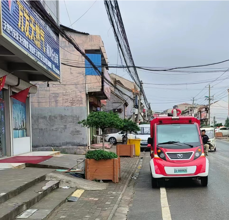 移動微型消防站下鄉(xiāng)進村宣傳消防安全(圖1) 移動微型消防站下鄉(xiāng)進村宣傳消防安全(圖1)