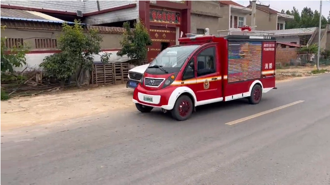 移動微型消防站下鄉(xiāng)進村宣傳消防安全(圖2) 移動微型消防站下鄉(xiāng)進村宣傳消防安全(圖2)