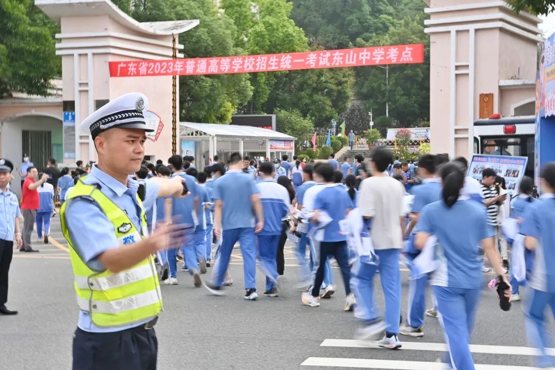 護航高考丨護考的故事有力量(圖2) 護航高考丨護考的故事有力量(圖2)